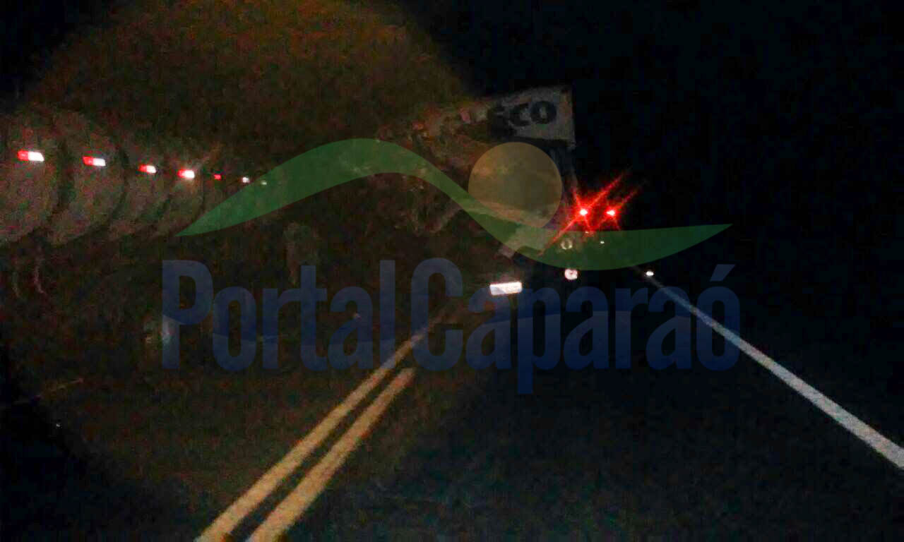 Portal Capara Caminh O Bate Na Traseira De Carreta